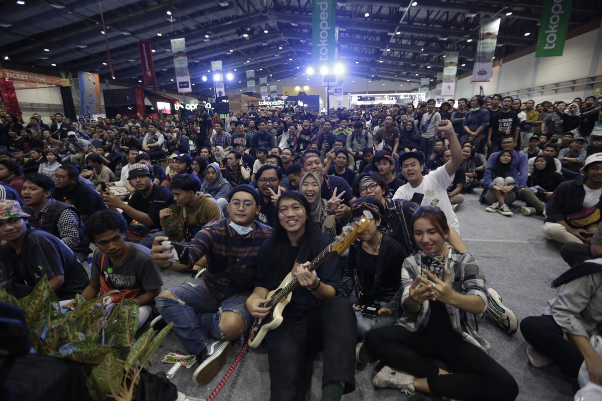 indofest_offcl's tweet photo. Kali aja foto ini bisa mengobati kerinduan yang merajam
#Indofest2020
@efekrumahkaca @endahNrhesa @Rikasharsa https://t.co/yNly83llrv