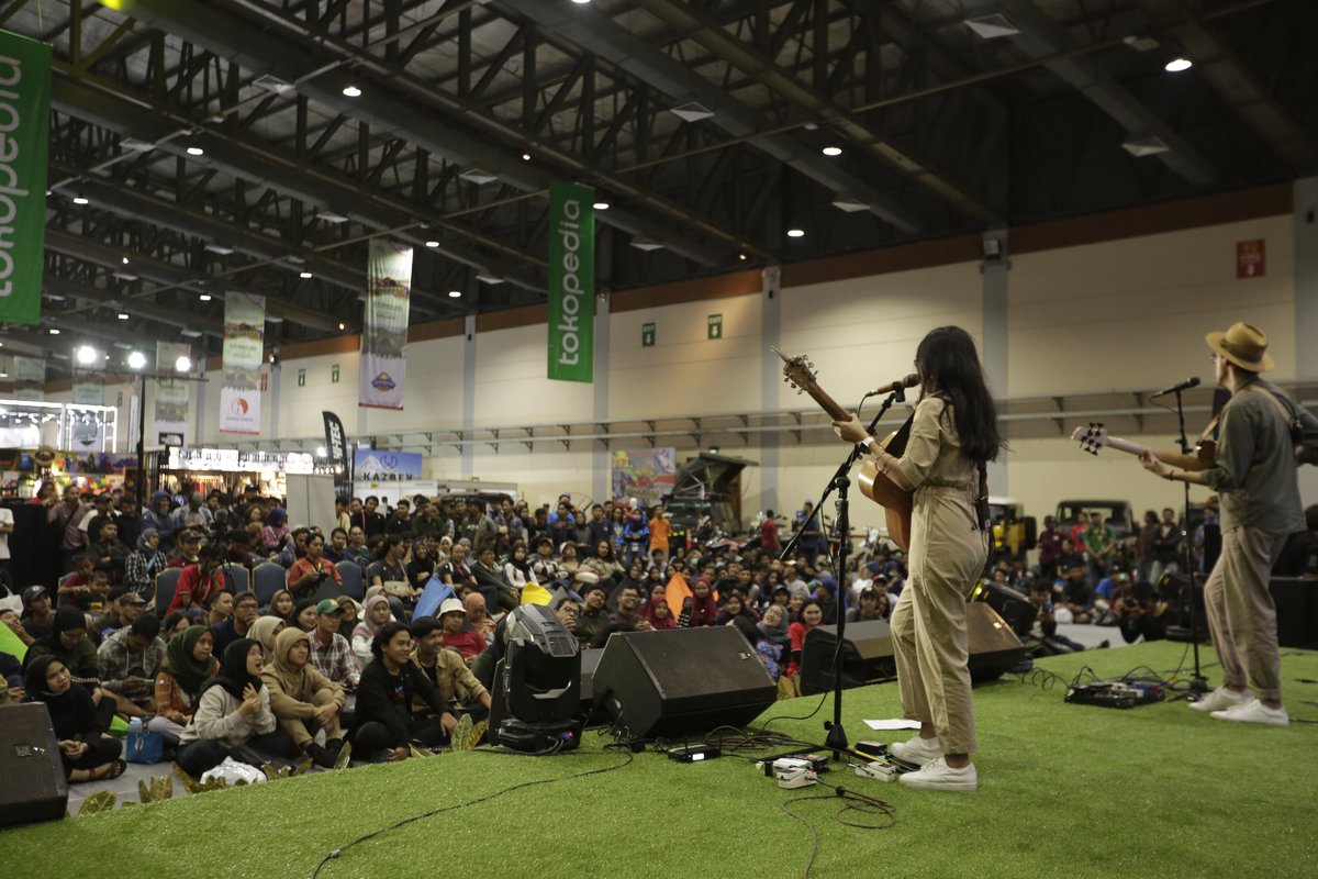 indofest_offcl's tweet photo. Kali aja foto ini bisa mengobati kerinduan yang merajam
#Indofest2020
@efekrumahkaca @endahNrhesa @Rikasharsa https://t.co/yNly83llrv