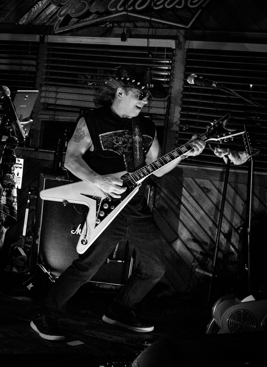 TweetJoeSuma's tweet photo. Fantastic gig this weekend!!! #deanguitars #flyingv #supportlivemusic #angelsofwarband https://t.co/7M1sAh5qPx