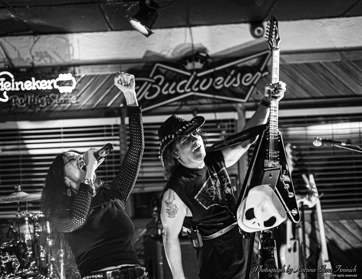 TweetJoeSuma's tweet photo. Fantastic gig this weekend!!! #deanguitars #flyingv #supportlivemusic #angelsofwarband https://t.co/7M1sAh5qPx
