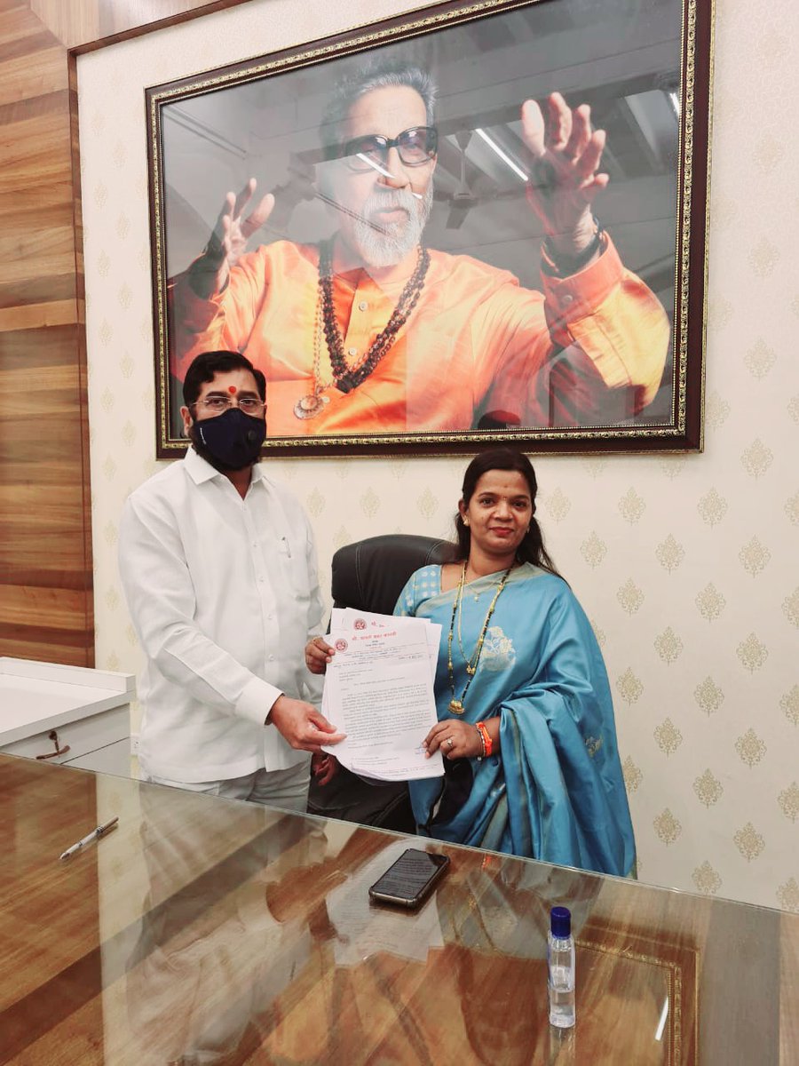 KamdiZp's tweet photo. महाराष्ट्राचे नगर विकास, सार्वजनिक बांधकाम (सार्वजनिक उपक्रम )मंत्री माननीय नामदार श्री @mieknathshinde साहेब यांची भेट घेऊन पालघर जिल्ह्यातील विकास कामासंदर्भात चर्चा केली. @AUThackeray @ravindrasphatak @PalgharCEO @ShivSenaPalghar @DiKsHaSaNkHe @DVPravasi https://t.co/ukyZp4fj9u