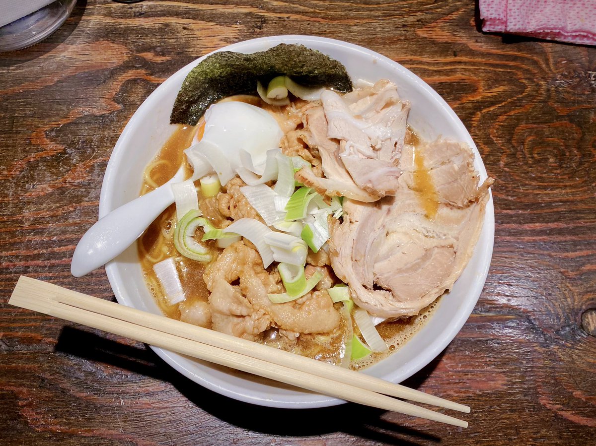 岸田メルꪔ 難波のがんこラーメン十八代目で悪魔ラーメン ここで悪魔ラーメン食べるのはじめてだけど最高に最高に最高にうまい 気の狂った塩辛さなのに凝縮された出汁の強さと合わさって上品ささえ感じる洗練された味わい 身体に絶対悪いけど汁まで完 岸田メルꪔ 難波のがんこラーメン十八代目で悪魔ラーメン ここで悪魔ラーメン食べるのはじめてだけど最高に最高に最高にうまい 気の狂った塩辛さなのに凝縮された出汁の強さと合わさって上品ささえ感じる洗練された味わい 身体に絶対悪いけど汁まで完