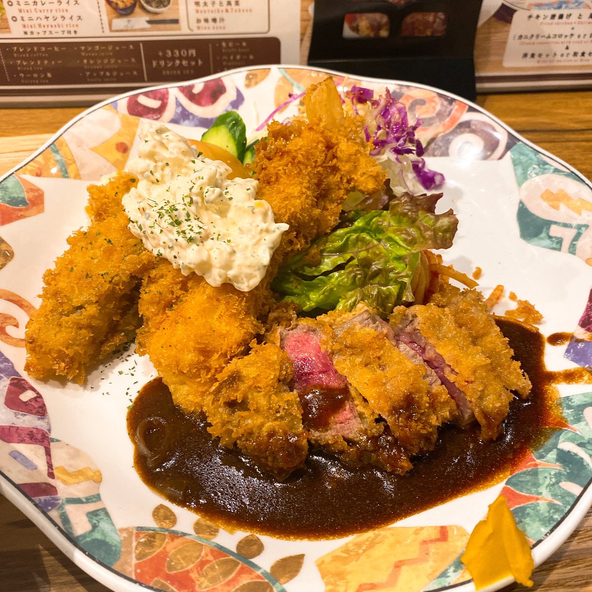 umaumaOK's tweet photo. 本日は週初めということで、キッチンゴンさんでビフカツを初めとした豪華なランチいただいてきました！
これで1380円くらいかな？？お得すぎる！！ https://t.co/ispDoDZ8ZD