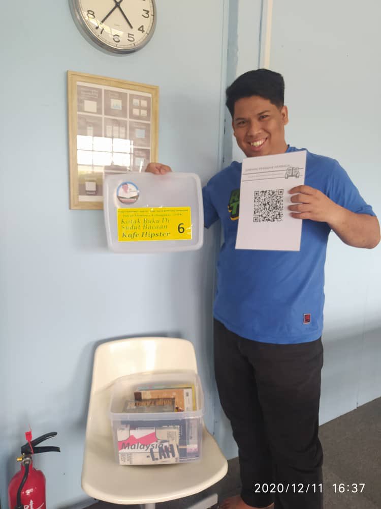maszlee's tweet photo. #Simpang Membaca

Sebahagian dari kempen membaca ahli parlimen Simpang Renggam adalah dengan menyediakan bahan bacaan di kafe-kafe hipster di dalam parlimen Simpang Renggam.

Pelanggan boleh menikmati juadah sambil membaca buku.

Bangsa yang bertamadun adalah bangsa yang membaca! https://t.co/CAuHWE6q76
