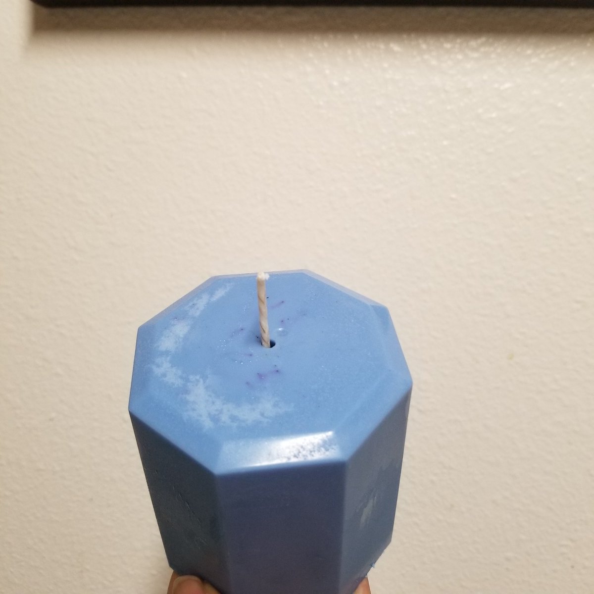 wickspensary's tweet photo. Midnight Smoke Break ✨💨

🕯️This lovely blue candle smells of blue cedar &amp; cannabis spice ⚡ with sprinkles of chamomile &amp; lavender 🌼✨

2 pillar candles available! 2️⃣🕯️ https://t.co/A6xsD9bhgz