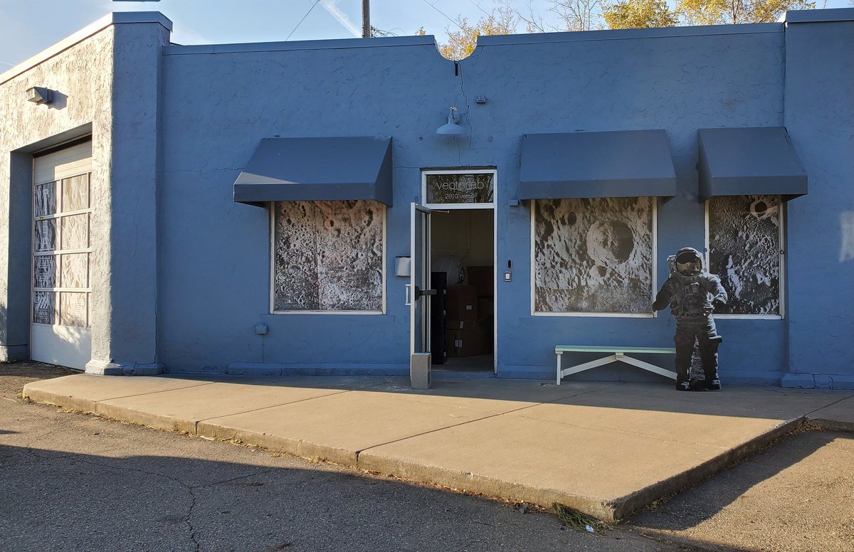 vectorlabdet's tweet photo. 2020 has been a rough ride! Looking forward to a bright future in 2021 in our new location. #vectorlab #detroitsignshop #moonlab https://t.co/qUrVOz69mB