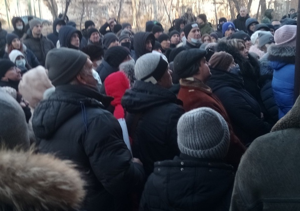 Bylbyleva's tweet photo. Очередь на проверку УБОП по отказам на получение паспорта дыры,  Челюскинцев 190 https://t.co/6jH1mFIDql