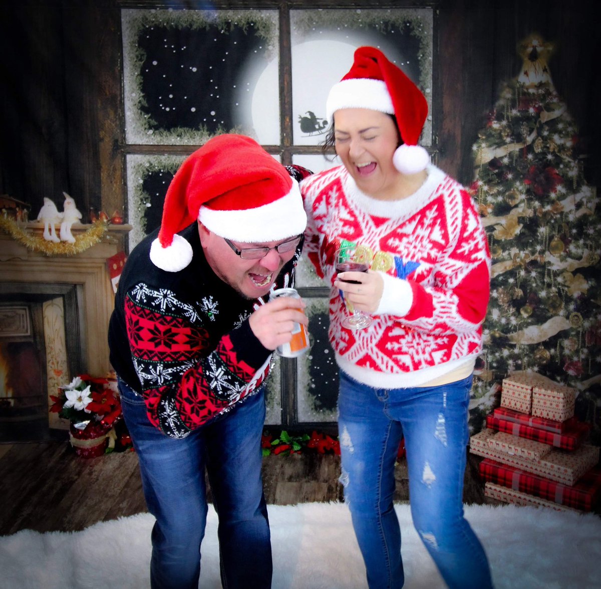 nikkisonmain's tweet photo. BFF photo sessions only $50. Comes with digital downloads but you BYOB. https://t.co/MaHiKO7Tbm