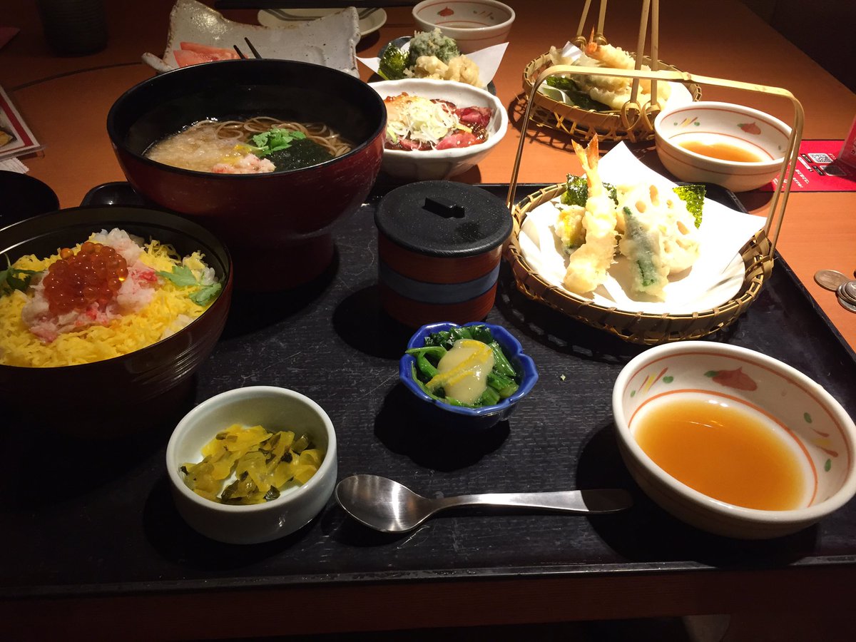 Exotic_animal2's tweet photo. 今日は桜上水の和食さと
お笑い芸人カミナリさんの撮影もあって色々騒がしかった
#桜上水 #和食さと #芸人 #カミナリ https://t.co/n3AaaSs2B0