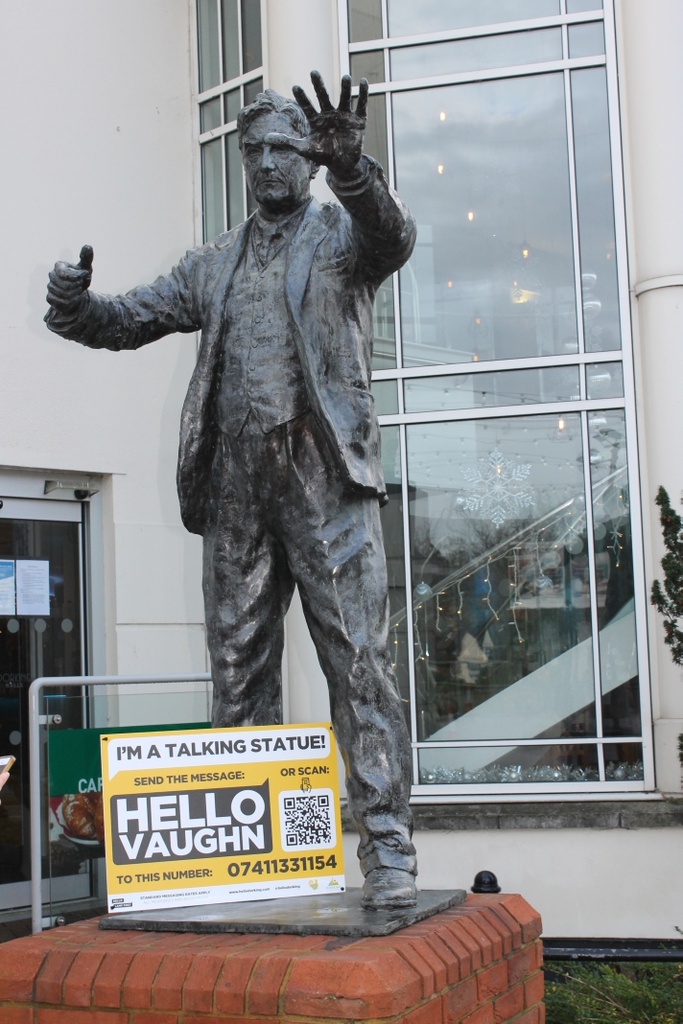 HelloDorking's tweet photo. Dorking is full of rich heritage and history. Say Hello to Vaughan Williams today and see what happens!
https://t.co/SbD5oZXPde 👀 @hellolamppost_ @molevalleydc @visitsurrey #SayHiToAi #SupportLocal #HelloLampPost #HelloDorking https://t.co/eVexoSh33f