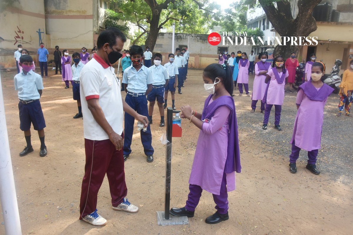 Ravindra_photo's tweet photo. Staff of #BSRKVMC school showing how to use #sanitizer to the #7th class #students after reopening the school and #thermalscanning for the students in #Vijayawada. #COVID19 @xpressandhra @NewIndianXpress @Kalyan_TNIE @shibasahu2012 https://t.co/l7pJzsedAj