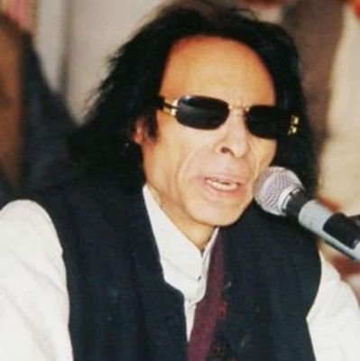 14 دسمبر کو امروہہ کے علامہ شفیق الحسن کے آنگن میں ایک گھنگھرالے بالوں والا لڑکا آیا جو کہ اپنے آخری وقتوں تک ادب شناس،علم شناس،تہزیب شناس بن کر جیا

جون کب تک کرو گے اپنا مثالیہ تلاش
اب کئی ہجر ہوگئے اب کئی سال ہوگئے

تمام جون شناسوں کو ان کا یوم ولادت مبارک ہو!
#اردو_زبان