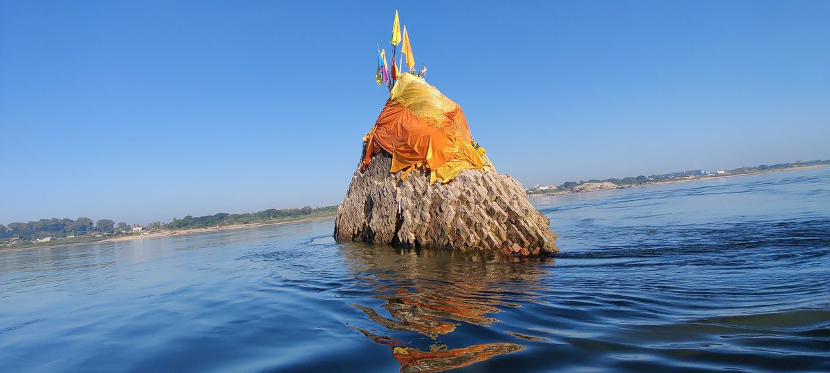 rappech's tweet image. ครั้งหนึ่งในชีวิตที่ได้มีโอกาศไปสักการะ พระธาตุหล้าหนอง ที่เชื่อว่ามีพญานาคคอยปกปัก รักษา ดูแล องค์พระธาตุ อยู่ที่ฐานใต้แม่น้ำโขง