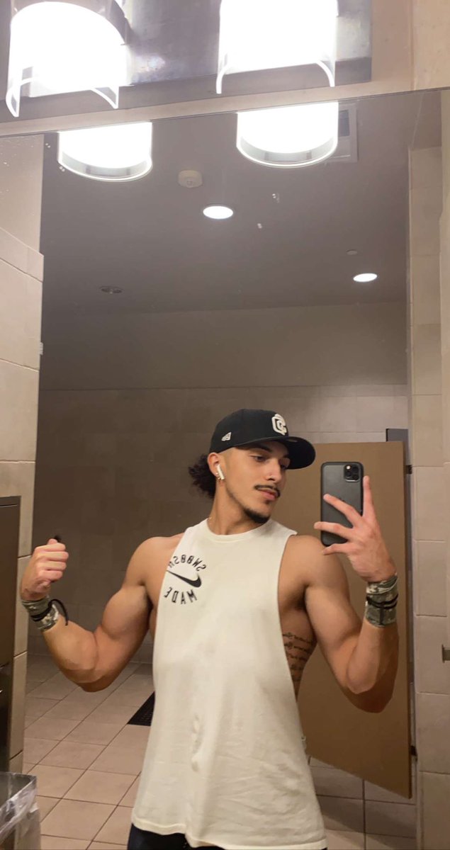 1904lito's tweet photo. On my way! To 200 lbs https://t.co/hYPxVtJWxb
