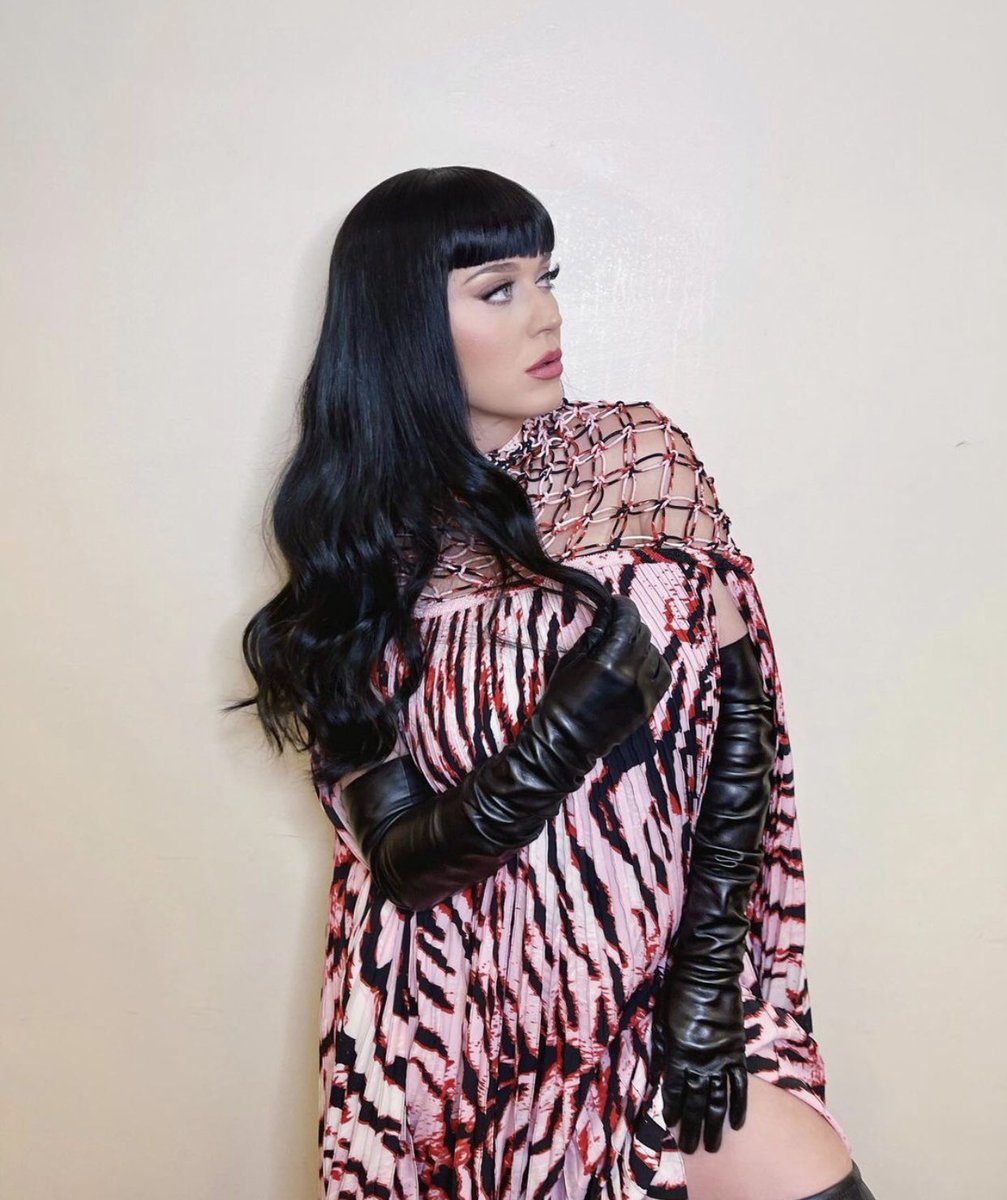 PopCrave's tweet photo. .@KatyPerry rocks her signature black hair in gorgeous photos. 🔥 https://t.co/u3rGBmfVfC