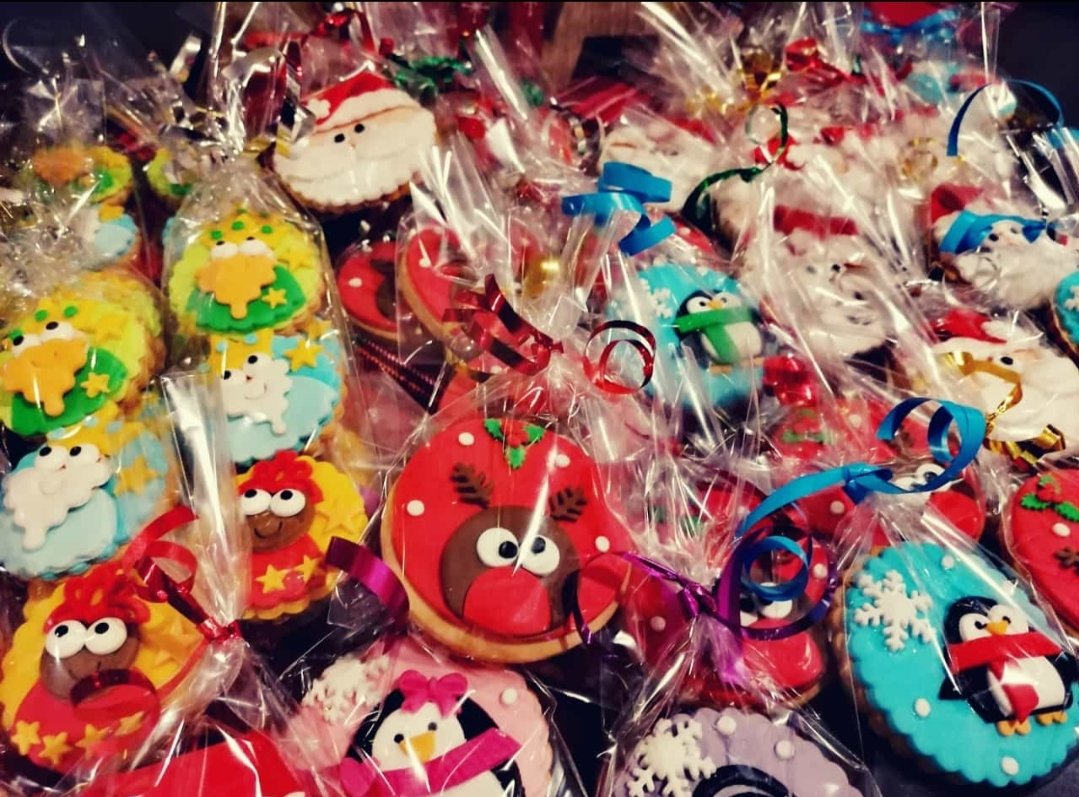 RubenGD_98's tweet photo. Mi tía hace estas galletas tan monas tiradas de precio. Incluso tiene el paquete de los 3 reyes magos en oferta. Hace mucho que está llevando este proyecto con mucha ilusión y me gustaría ayudarle difundiendo su trabajo. ¿Me ayudas a difundir aunque sea con un RT? 😊 https://t.co/KE3vLNN2BK