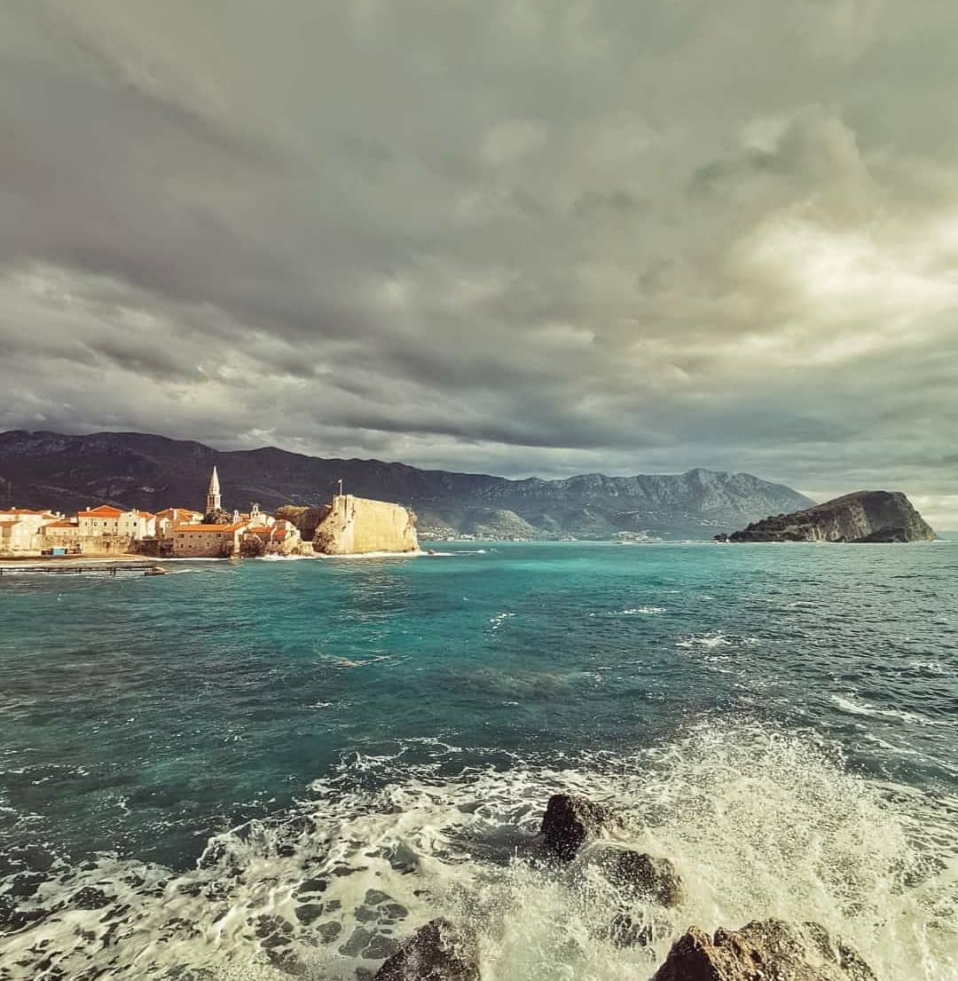 Tre_Canne's tweet photo. Amazing Budva…
Discover it with Tre Canne special offers
https://t.co/ajB5wHwS75
.
repost @welovebudva
.
Reservations:
+382 33 473 281
+382 33 681 555
reception@trecanne.me
.
#booknow #autumn #season2020 #specialoffer #sea #spa #wellness #vacation #holiday #TreCanne #CrnaGora https://t.co/PW7QbUVf2t
