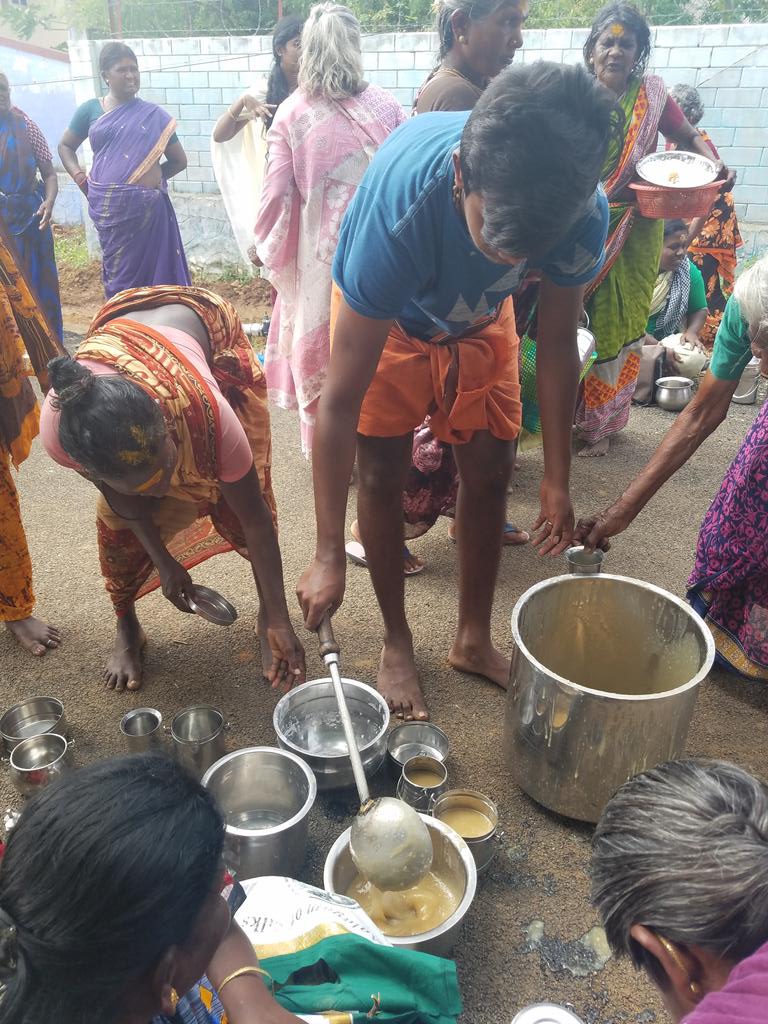 Now we drink! Everyone sits done for koozh. Those who can't come, send vessels to get koozh delivered to their home.