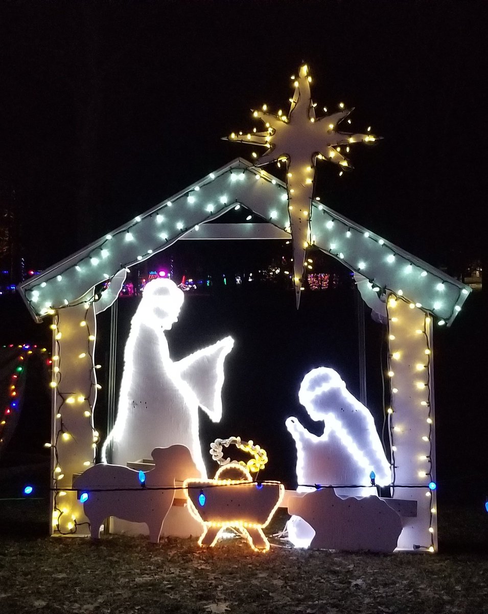 LegionOfMaryTO's tweet photo. Visited the Fantasy of Lights in Uxbridge ON 🇨🇦 Drove thru some beautiful, well-prepared Christmas light displays.
Thank you Uxbridge Optimist Club. My family enjoyed the evening ✝️👼🎄🎁🦌🎅
#uxlights https://t.co/QOtRevlb9C