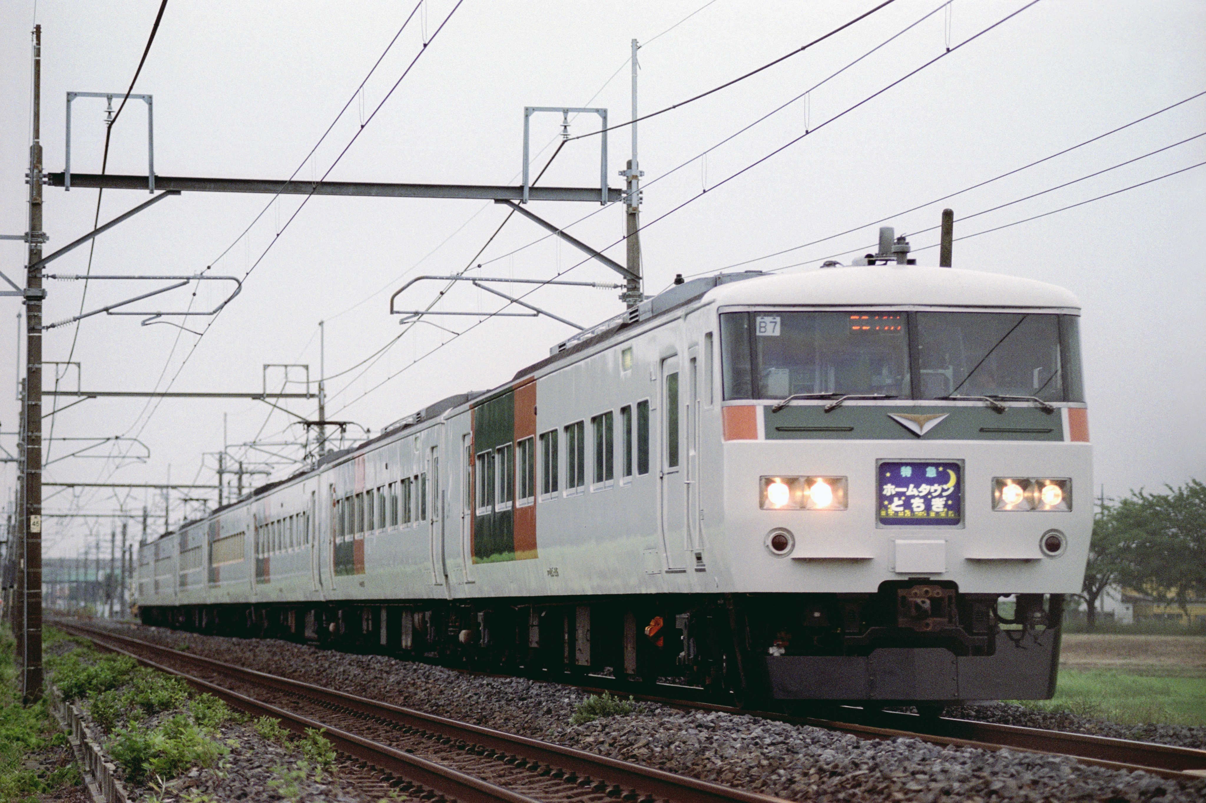 تويتر Amanogawa Exp على تويتر 下り片道特急 ホームタウンとちぎ 東大宮 蓮田 夏至の頃限定の早朝の夜行列車 並みに撮りづらい列車でした 撮影している人はほとんどいませんでしたねぇ 他に撮るものがたくさんあって185系は人気が無かったです 新宿発なため
