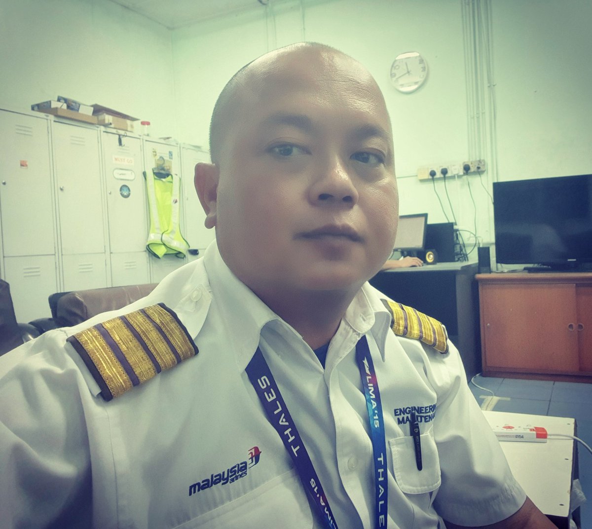SsmTun's tweet photo. Standby mode. Nganti next flight https://t.co/G477YPlx2m