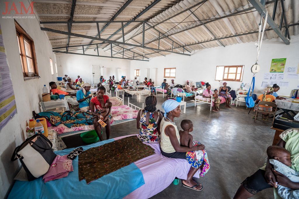ForAfrikaOrg's tweet photo. We must come together to provide a better world for mothers &amp; their children, especially the more vulnerable. Adequate #healthcare, sufficient, nutrient-rich food &amp; #cleanwater should be available to everybody. 
Donate &amp; help change the lives: https://t.co/DqctnRU0Zl https://t.co/n4fqpkdAdX