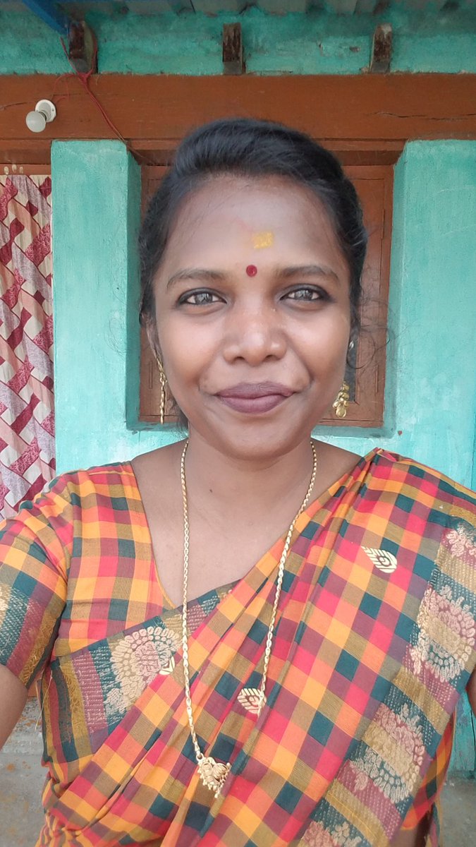 Once the poojai is over, koozh from common pot is distributed to those who didn't cook their own.As usual ending the thread with selfies. My LM's LM decided to peep into camera; so cute!! Fin!
