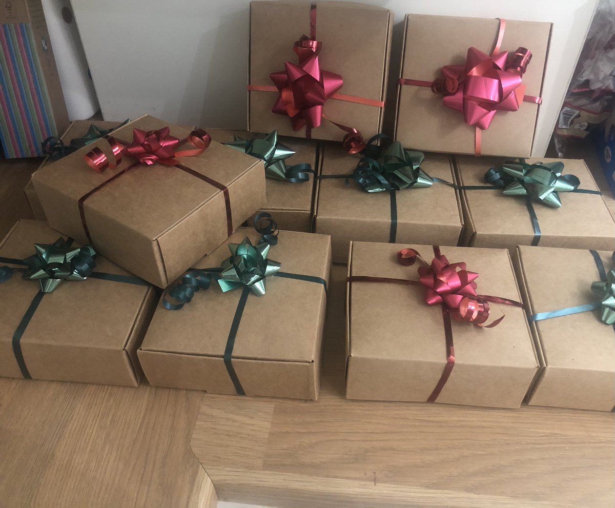 Christmas hampers for the department- everyone needs a Christmassy treat to get them through the last week.🎅🏻 All handmade with love #1weektogo #christmas