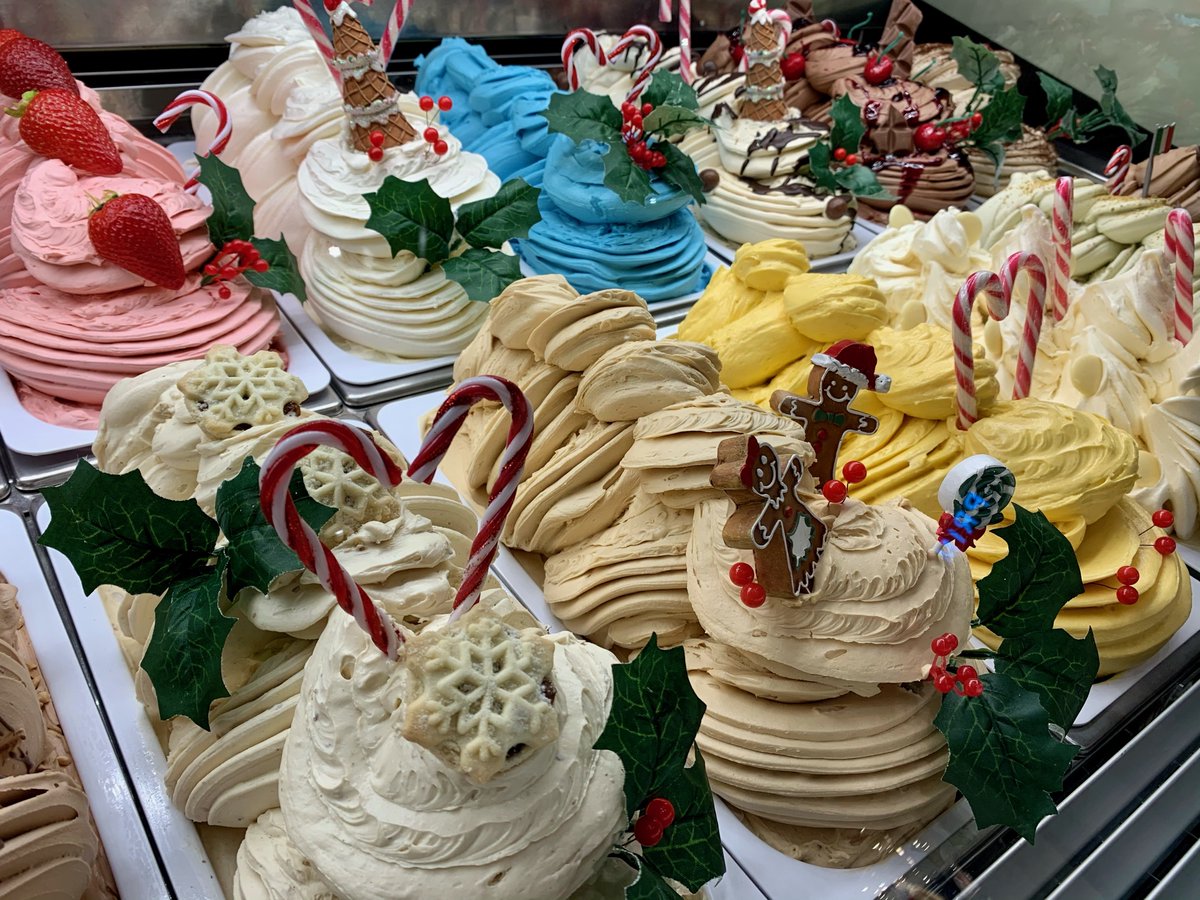 We’re crafting happiness this festive season with our signature flavours 🍨🎄🍨

#mincepie #gingerbread #amaretto #applepie #baileys #christmaspudding #chillichocolate #panettone #christmasflavours #giovannisgelato #madewithlove #festiveseason #hertfordshire #miltonkeynes