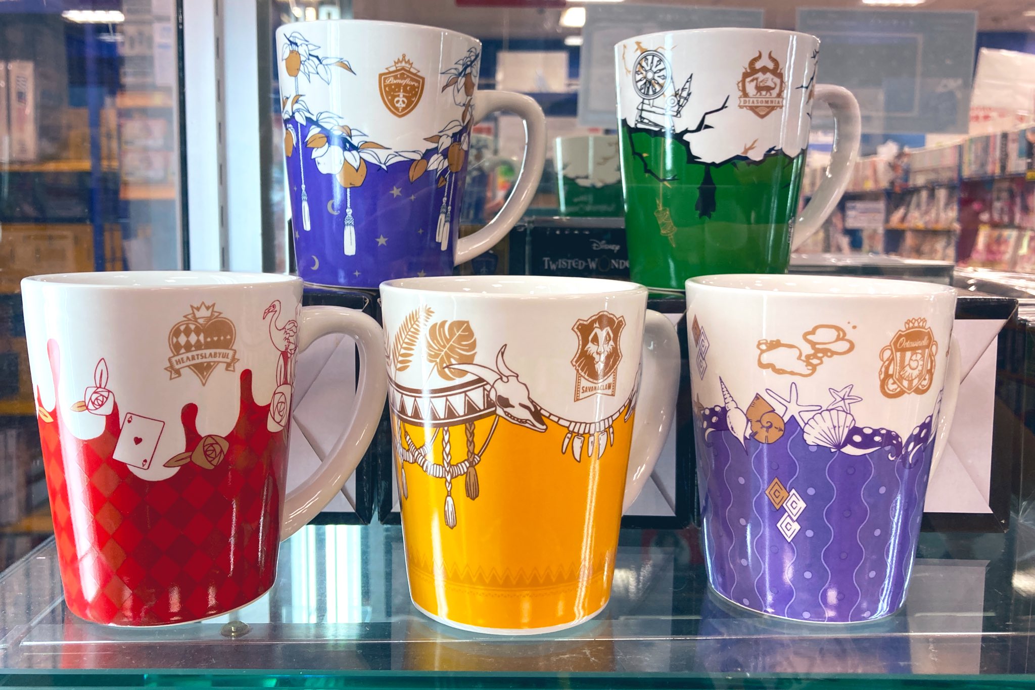 アニメイトモラージュ佐賀 キャラグッズ情報 予約期限切れの店頭販売分の商品が出ております ツイステ ひざ掛け マグカップ クリアファイル Jetstream4 Amp 1 4色ボールペン Amp シャープ T Co El8imdp0sv Twitter