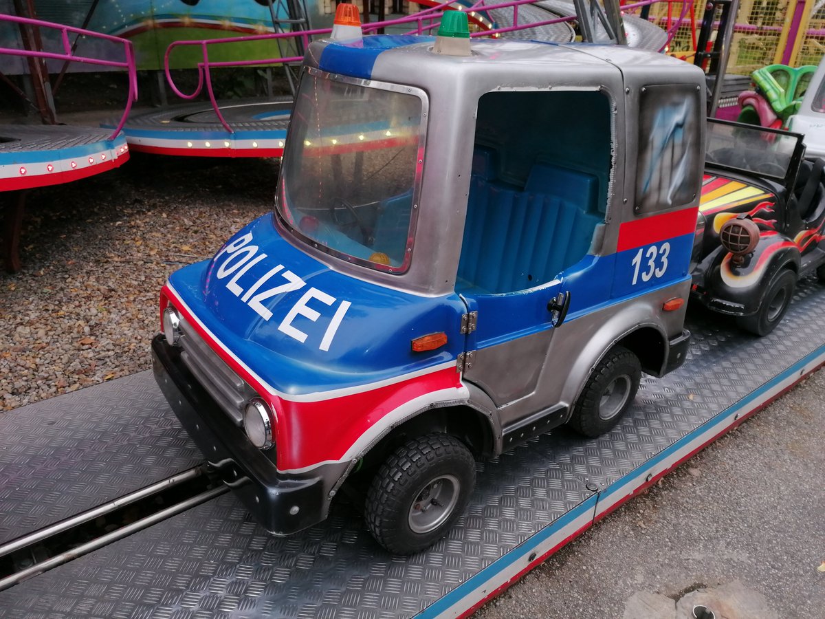 regoef's tweet photo. Hier noch der ausgemusterte Dienstwagen vom #BIMAZ #Kickl. Seen in #Würstelprater https://t.co/lRVivnb09K