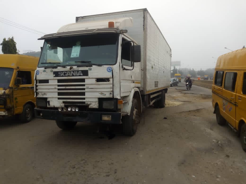 followlastma's tweet photo. [8:10AM] #LagosAbkExp #Alakuko #Breakdown

Report of a broken down Truck at Alakuko inwards Toll gate with mechanical fault, driver not sighted for now. Our Officers are fully on ground monitoring traffic situation.
Drive with caution, please. 
@Gidi_Traffic 
@trafficbutter https://t.co/Su2Gf0RXe0