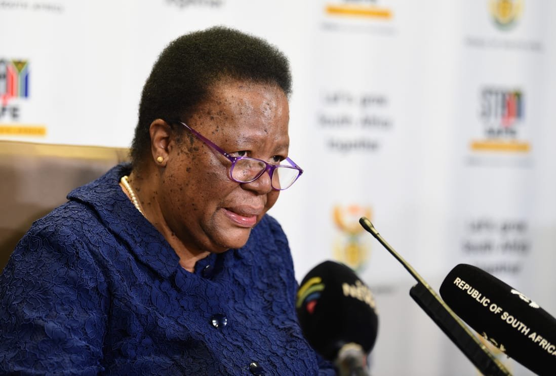 GovernmentZA's tweet photo. [Photos] Minister Naledi Pandor briefs media on international relations and cooperation in 2020. Minister also gave highlights of upcoming events in 2021.   

Statement: https://t.co/u3QPPMdMOP

#SAInternationalUpdate https://t.co/TyHnwWfWt3