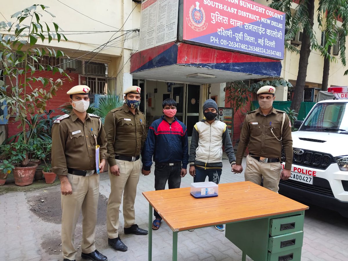 DCP South East Delhi (@dcpseastdelhi) on Twitter photo Team of PS SLC arrested two persons Rahul Kumar & Rohit Kajaniya both r/o Siddharth Basti in an attempt to murder case, they stabbed their friend on a minor issue, weapon of offence also recovered.
<a href="/DelhiPolice/">Delhi Police</a> <a href="/LtGovDelhi/">LG Delhi</a> <a href="/CPDelhi/">CP Delhi #DilKiPolice</a> Team of PS SLC arrested two persons Rahul Kumar & Rohit Kajaniya both r/o Siddharth Basti in an attempt to murder case, they stabbed their friend on a minor issue, weapon of offence also recovered.
<a href="/DelhiPolice/">Delhi Police</a> <a href="/LtGovDelhi/">LG Delhi</a> <a href="/CPDelhi/">CP Delhi #DilKiPolice</a>