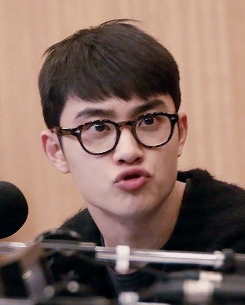 kyungsoo (2/3) *thinking of baek*