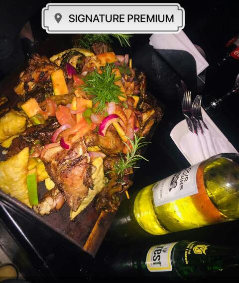 SignaturePre_Ug's tweet photo. Signature premium gives you the best in as far as the happiness of your lives is concerned...
Come dine with the premium restaurant at any time of your day.....
We are located at high street mbarara opposite independence park ✌️🍗🍗 https://t.co/QIgV22UWnh