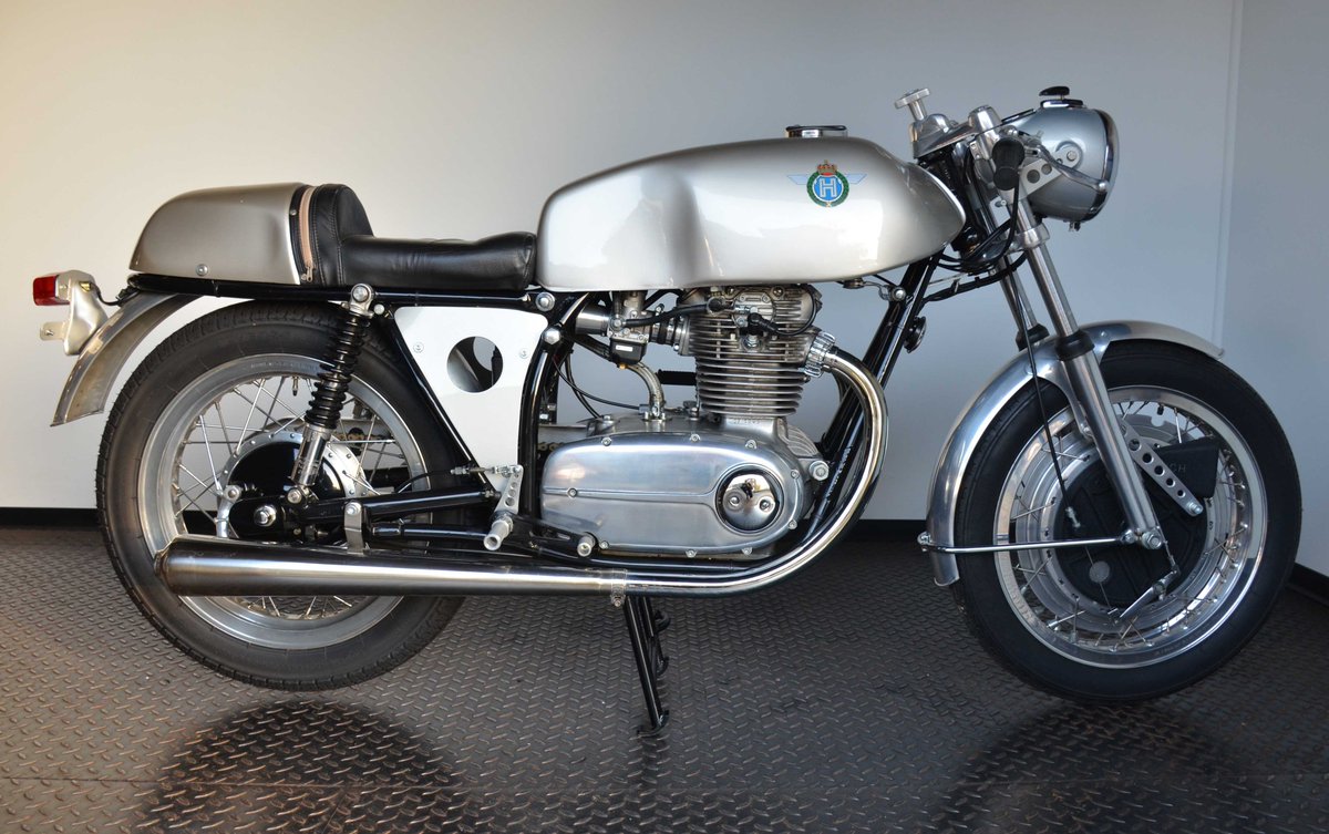 MotorradFuchs's tweet image. #MotorradFuchs #presents #MUENCH #HOREX #IMPERATOR #classicbikes #oldtimer #friedelmuench #münch 
motorrad-fuchs.com/en/single,1289…