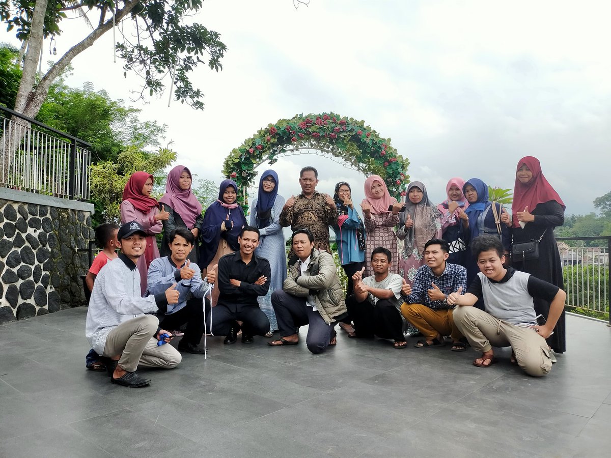 AlwyDimas's tweet photo. Staff guru dan kepmad 
#namirohtasikmalaya https://t.co/7n7ZMDxsMo