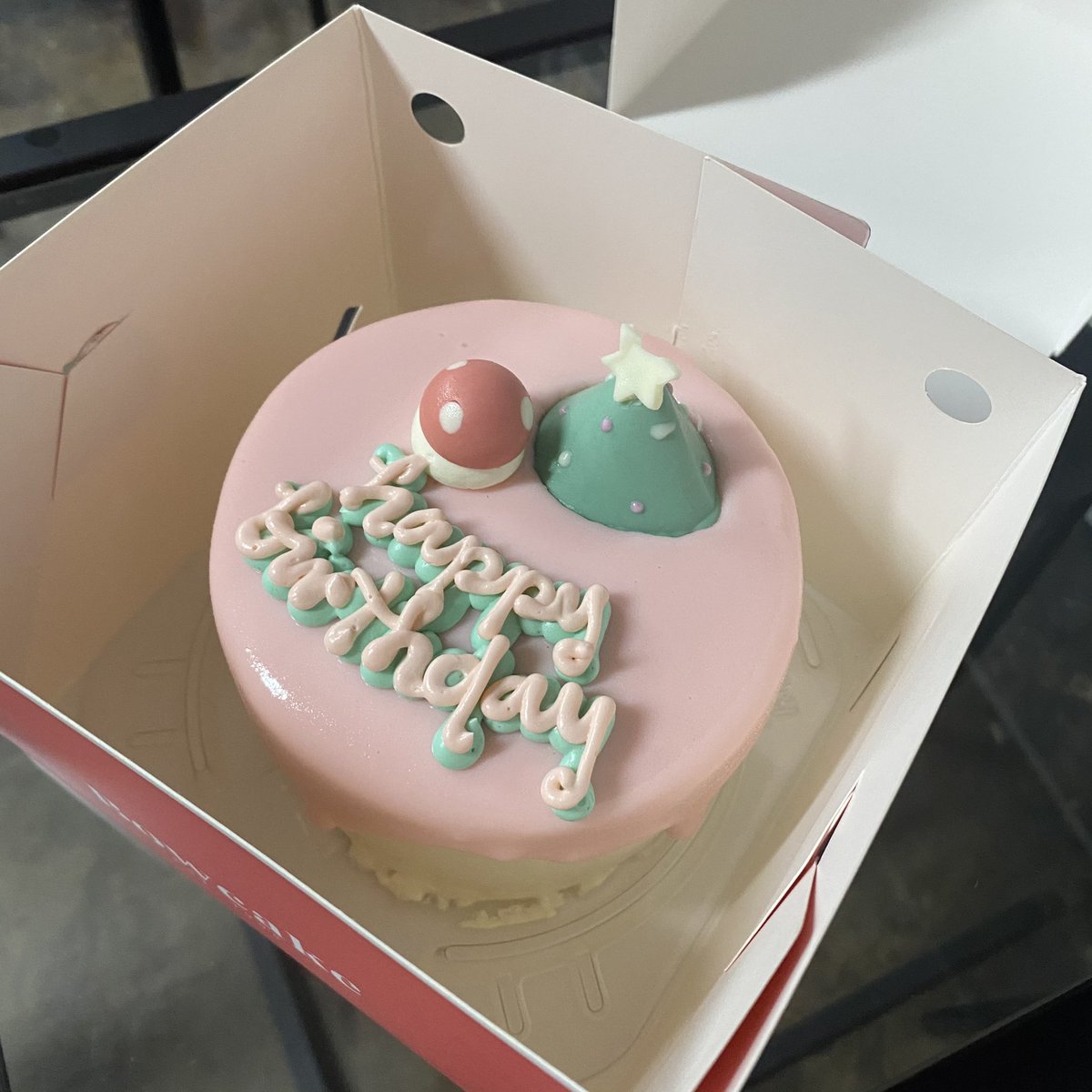 YSBThaiFans's tweet photo. ยังมาอยู่ได้ค่ะ มาเป่าเค้กด้วยกันน้าาาา 

#HAPPYSEOBINDAY #HappywithSeobin2020 
#윤서빈 #YOONSEOBIN #ยุนซอบิน https://t.co/u8UzV1dG0U