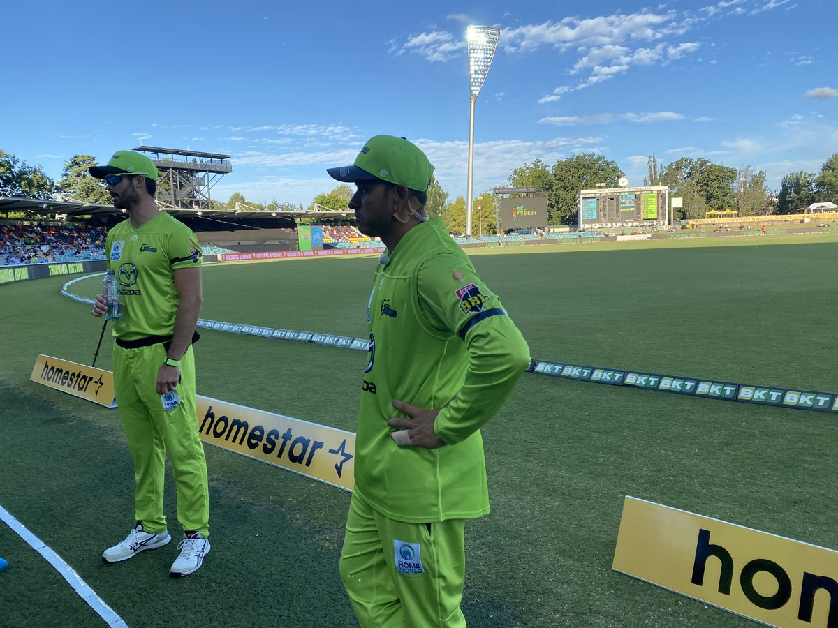 ThunderBBL's tweet photo. Tonight we honour the life of our colleague and dear friend Gerard Price OAM who sadly passed away yesterday.

Through his work at Cricket NSW and at his beloved Burwood Briars Cricket Club he inspired so many to love and play our sport. 💚

#ThunderNation https://t.co/pP5gE3yV2h