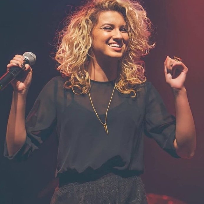 ToriKellyFan14's tweet photo. Happy birthday @torikelly๐ฅ๐๐ Tori you are pure, genuine, humble, kindhearted, talented and unique. Thank you for inspiring so many of us. Hope you have a wonderful day. Love you๐๐ค
#hbdToriKelly #atkchristmas https://t.co/Q2xKTP6ruX