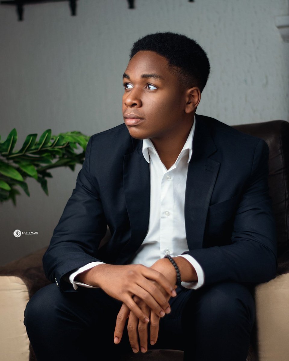 obeewesi's tweet image. Here are some jpegs of my bro.
Giving him a more professional look.

📷: Lion's Mane Photography
 #Headshots 
#professionalportrait