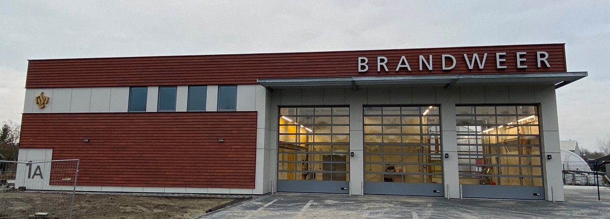 De brandweer van #Uithuizen is verhuisd. De nieuwe kazerne is aardbevingsbestending gebouwd, heeft geen gasaansluiting en biedt onderdak aan de twee tankautospuiten van blusgroep Uithuizen. Lees meer:..