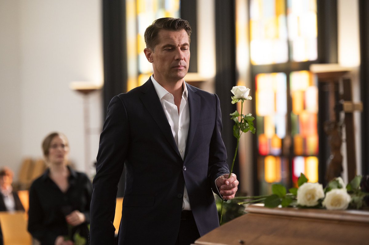 verboteneliebe's tweet photo. Asche zu Asche, Staub zu Staub 🖤
Folge vier ist jetzt verfügbar auf @TVNOW
#vlng #verboteneliebe #nextgeneration
Foto: TVNOW / Julia Feldhagen https://t.co/tFvVk6E9mo