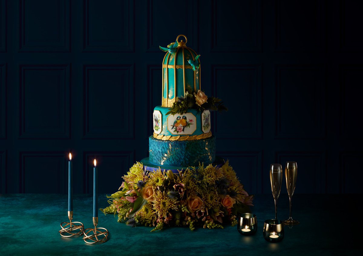 FitzpatrickDsgn's tweet photo. Starting the week with some simple, opulent art direction for this sophisticated Lindy Lou Birdcage creation. 

Cake: @lindyloucakes | Creative Direction: Fitzpatrick Design | Photography: @davidchalmers_ https://t.co/MgX7Ao8ysx