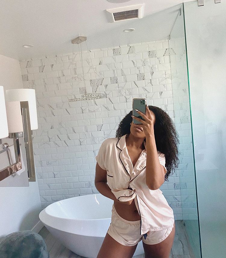 Bluebella's tweet photo. Sunday selfie sesh 🌞 Peach @tall.tay in Abigail Shirt and Short 🍑
-> https://t.co/S6NPOwjczE
#Abgail #shirt #short #set #PJ #satin #nightwear https://t.co/0Ia2fEMPrF