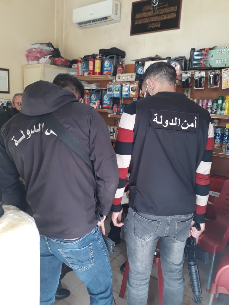 statesecuritylb's tweet photo. مؤازرة مصلحة الاقتصاد في جولة في جولة على المحلات والتعاونيات ومحطات المحروقات في بنت جبيل لضبط الاسعار . https://t.co/fd3R68BEdj