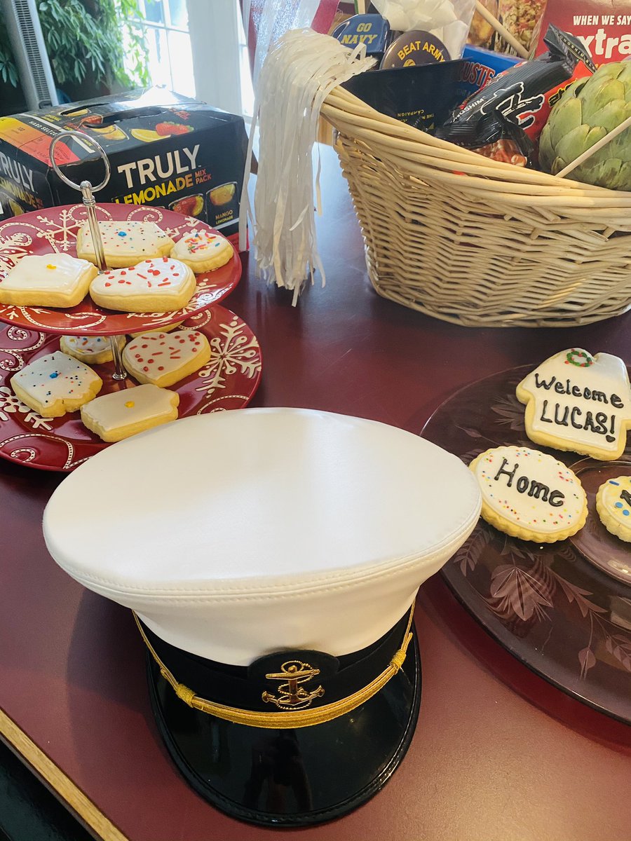 gitrdun6's tweet photo. ๐ My youngest boys are back and my โฅ๏ธ is complete @JPaskatch and Lucas...Havenโt laid eyes on them for SIX MONTHS. Looking good Midshipmen 4/C Paskach and 2/CPaskach ๐บ๐บ #USNA #midmom #Dapperdudes #FutureOfficers https://t.co/xO17ym1ncR