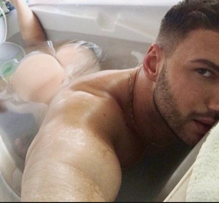 CruzDeepthroat's tweet photo. Retweet my post if You want to fuck me 3 times per day 😈 https://t.co/QOr3EBjlvt