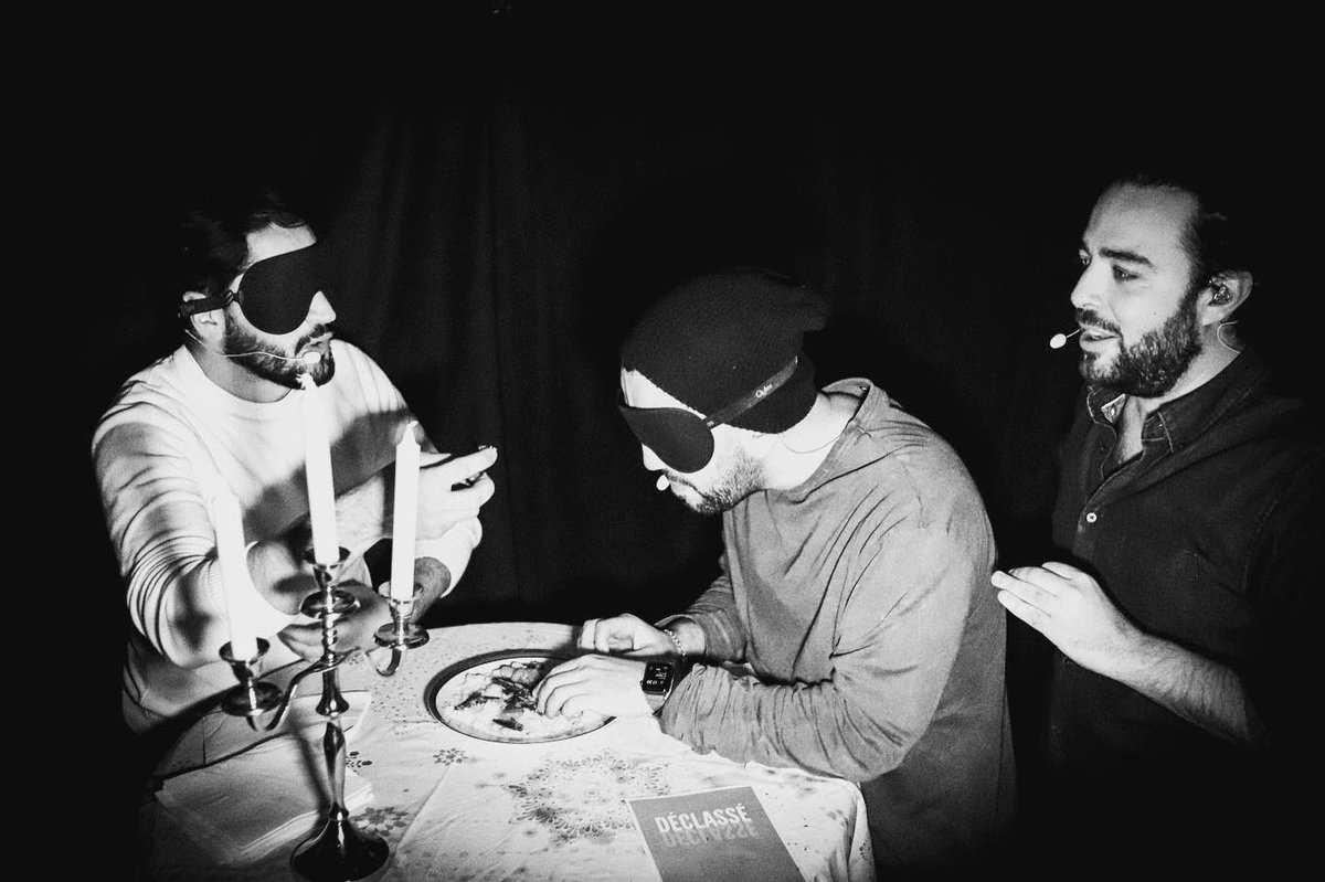DeclassePodcast's tweet photo. Que font 4 gars dans une boîte noire chez #Déclassé ? 

ILS DÎNENT ! 😂

La vidéo ici  👉 https://t.co/FEwVn2hEUw

@Elliotoff @JHONRACHID #JeffreyCagnes #Merouan de #TopChef @AdrienPG 

Photo: © @disorderprod 

Avec @Cdiscount 🎰 https://t.co/APSs0z1lkn